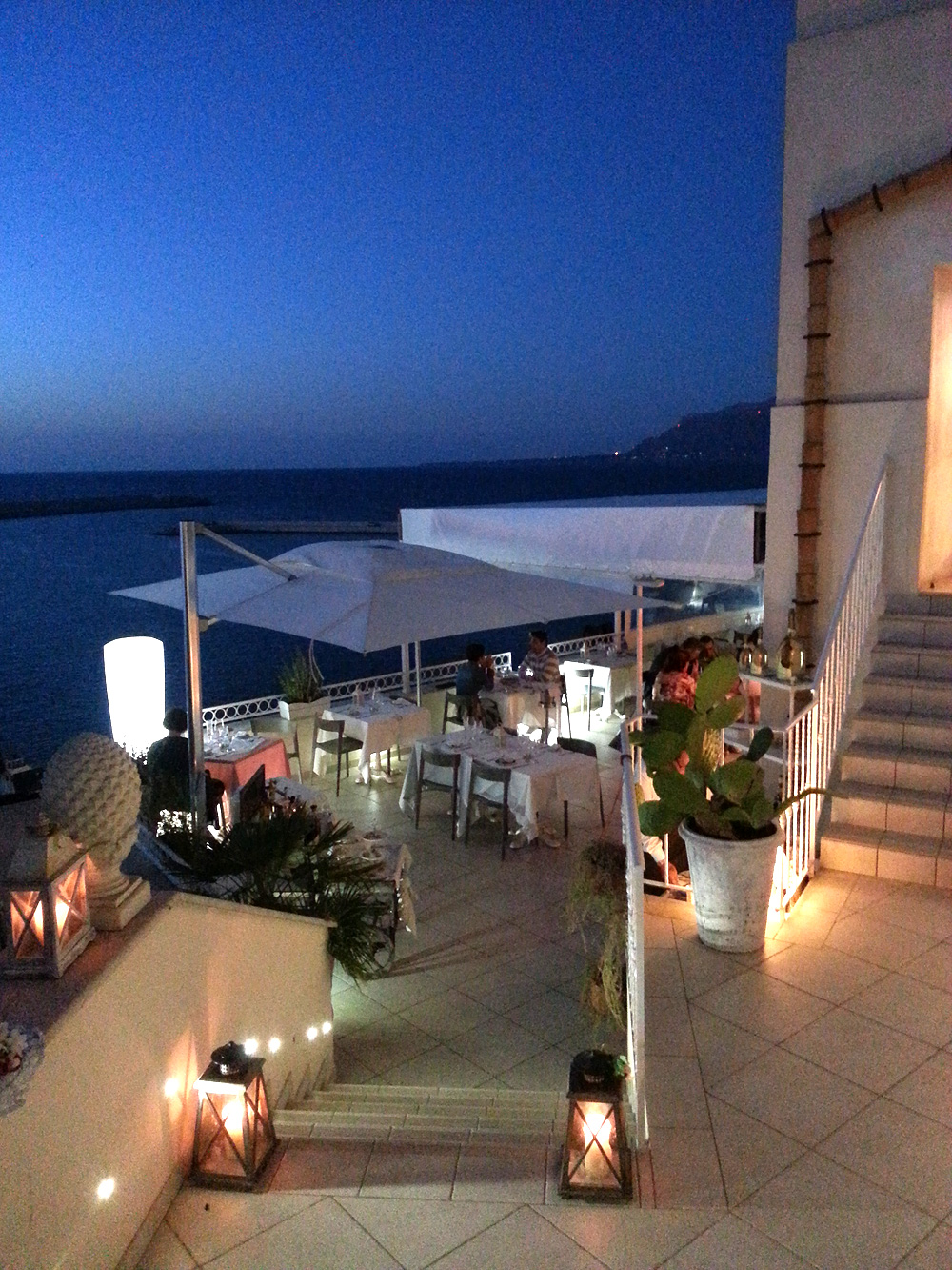 Restaurant Da Clà, aan de achterkant van hotel Marina Holiday in Balestrate
